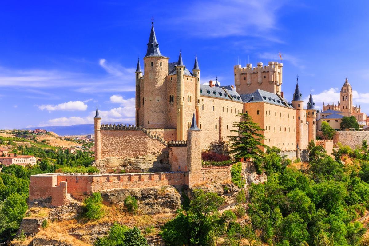 El castillo declarado Patrimonio de la Humanidad, Monumento Histórico-Artístico y Bien de Interés Cultural: una auténtica joya histórica en España