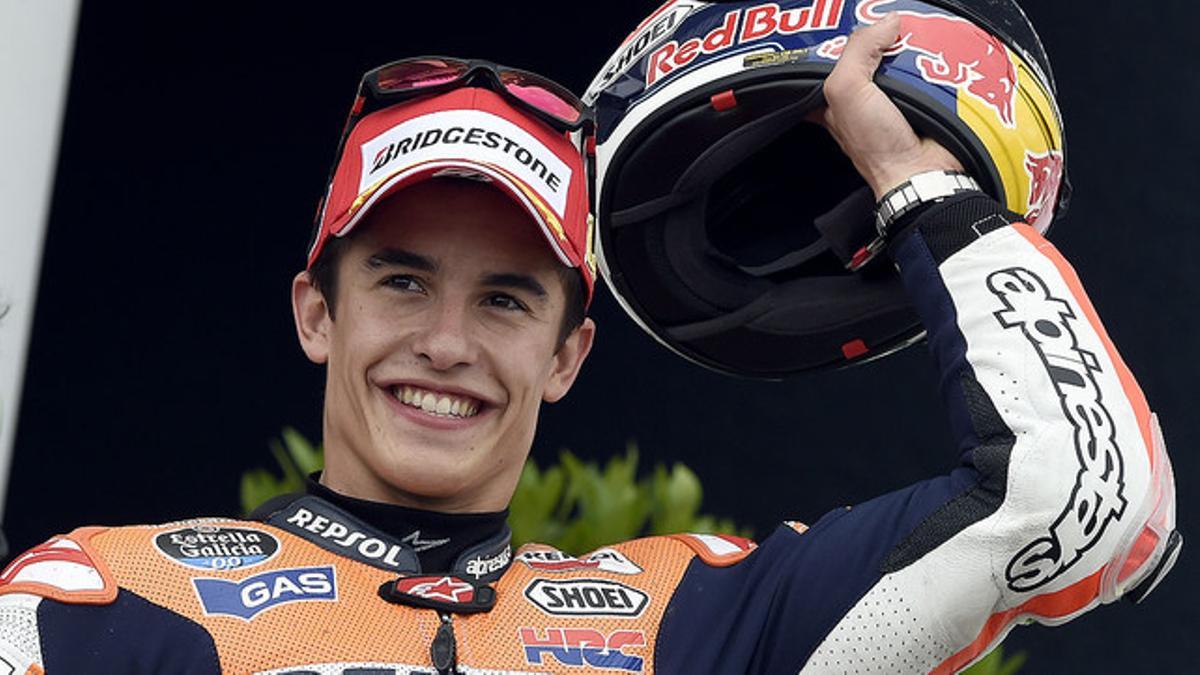 Marc Márquez, en lo más alto del podio de Sachsenring, tras imponerse en el GP de Alemania