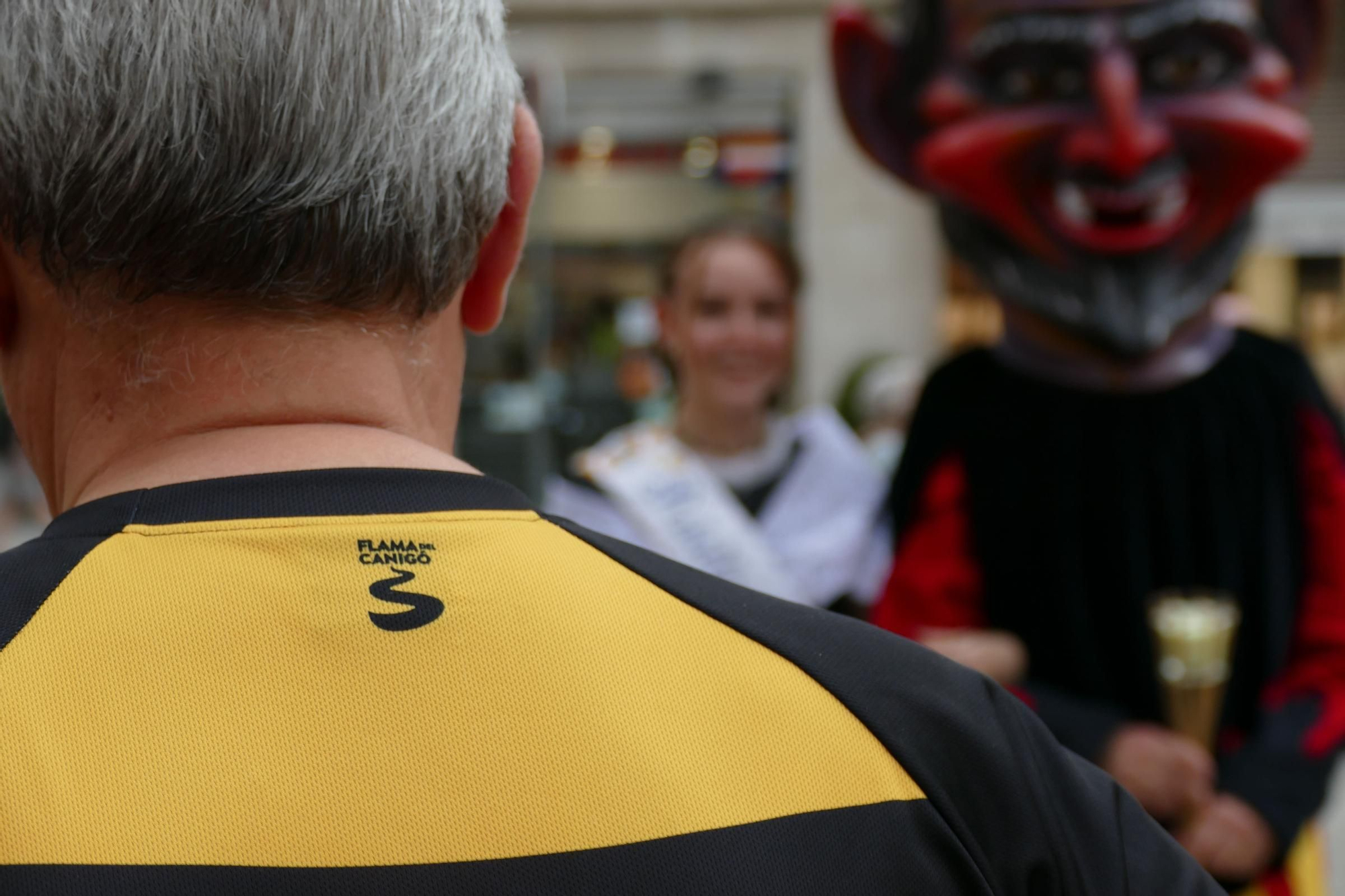 Figueres rep la Flama del Canigó i reparteix la llum de la catalanitat per tota la comarca