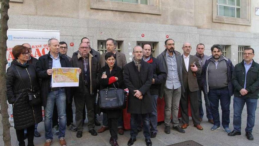 Campaña de recogida de firmas en la rúa do Paseo. // Iñaki Osorio