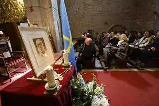 Los vecinos de La Callezuela celebran un emotivo funeral para despedir a su expárroco Ceferino Fernández