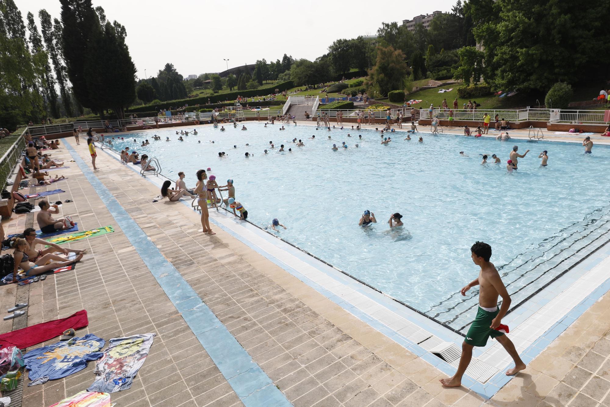 Oviedo se lanza a la piscina para darse el baño más oportuno del lustro