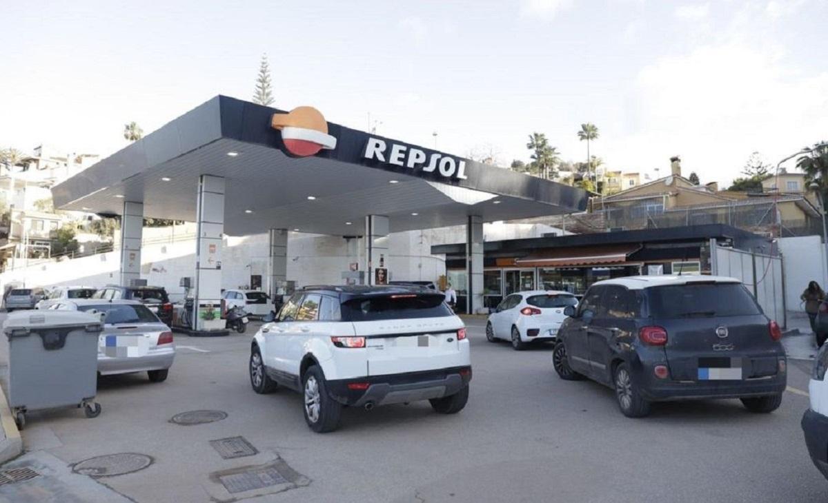 Imagen de una gasolinera en Málaga capital.