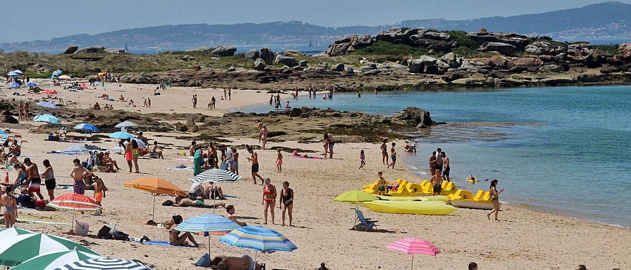 Aspecto que presentaba ayer la playa de Area da Secada, en A Illa. |   // NOÉ PARGA