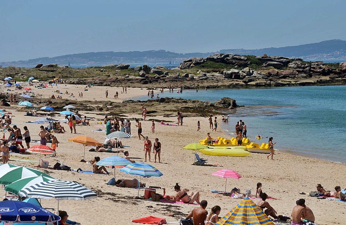 Aspecto que presentaba ayer la playa de Area da Secada, en A Illa. | // NOÉ PARGA