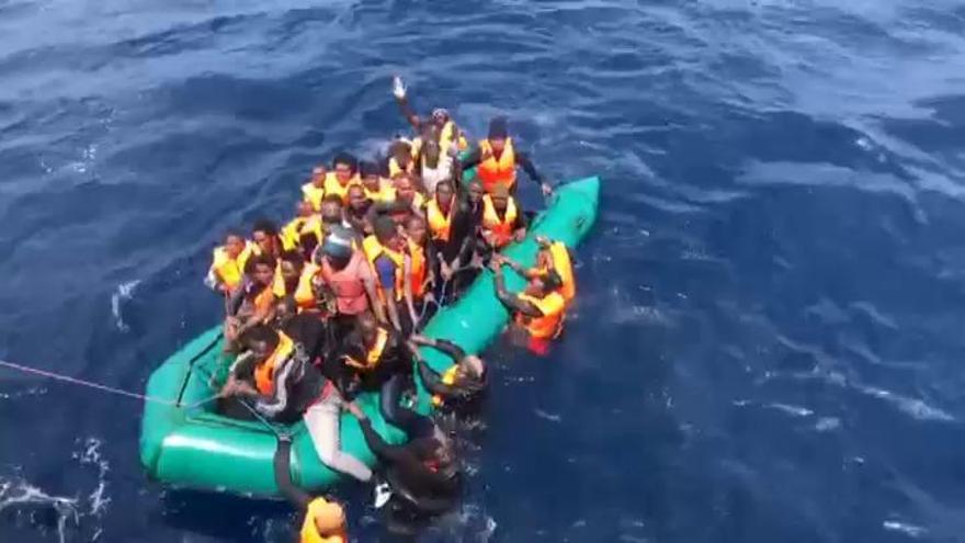 Rescatados 134 inmigrantes cuando viajaban en cuatro pateras por el mar de Alborán