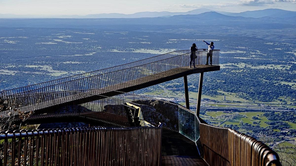 Vistas de vértigo. A 870 metros, con la sensación de asomarse al vacío.