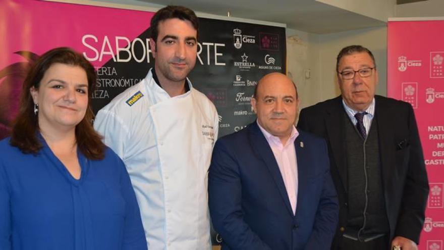 Lucas, la edil Moreno, el cocinero Rodri y Bonifacio Fernández, ayer en la presentación.