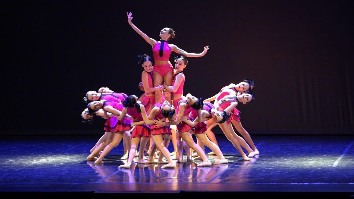 Actuació de les ballarines del Jove Ballet Figueres, la setmana passada.