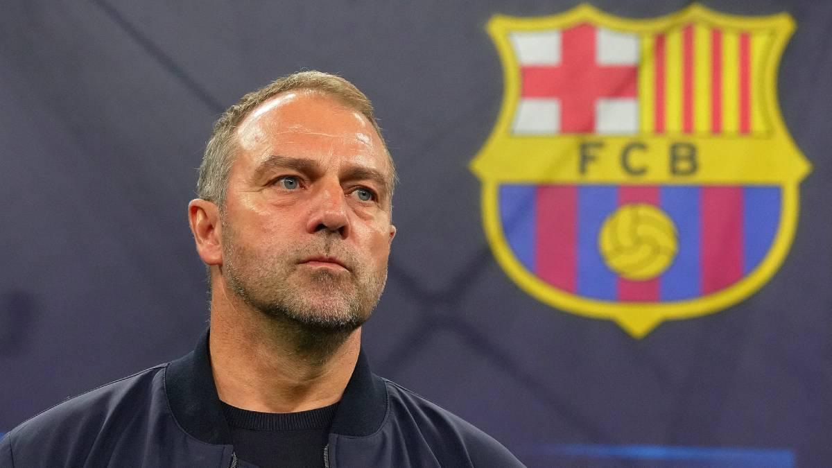 Flick, con el escudo del Barça de fondo