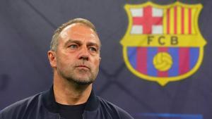 Flick, con el escudo del Barça de fondo