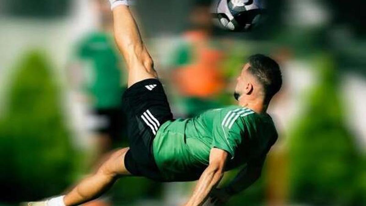 Medrán, en un entrenamiento con su equipo en tierras árabes