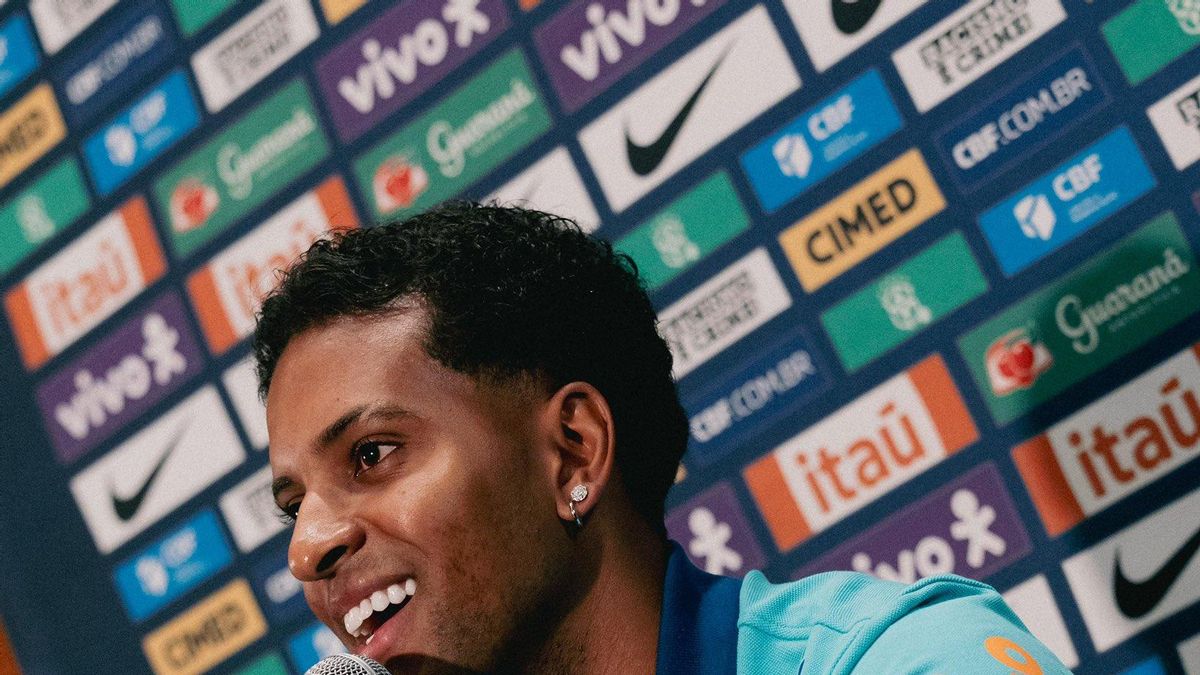 Rodrygo en rueda de prensa.