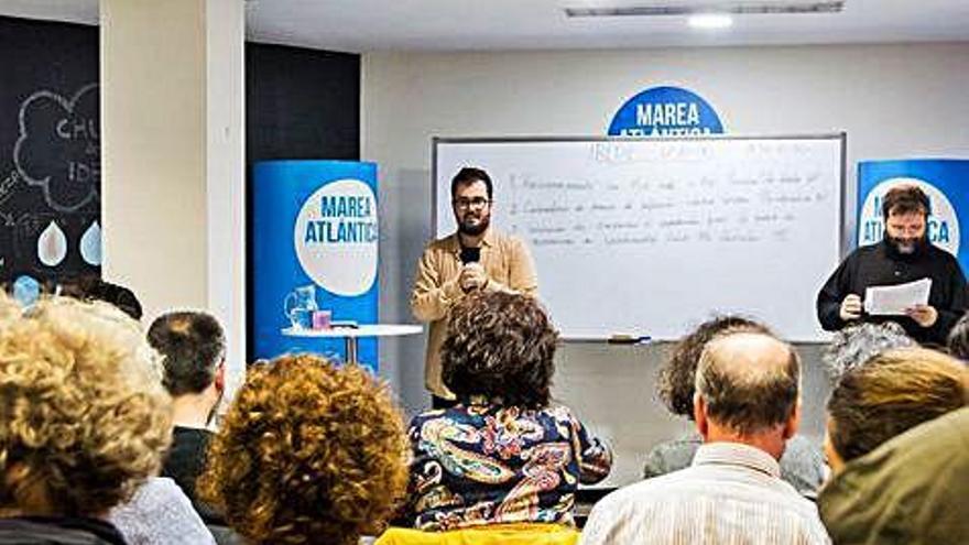 Un momento de la reunión de la asamblea de Marea Atlántica celebrada el jueves.