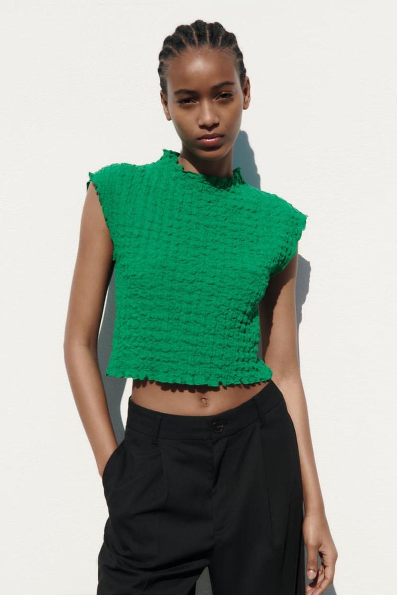 Top verde con textura de Zara