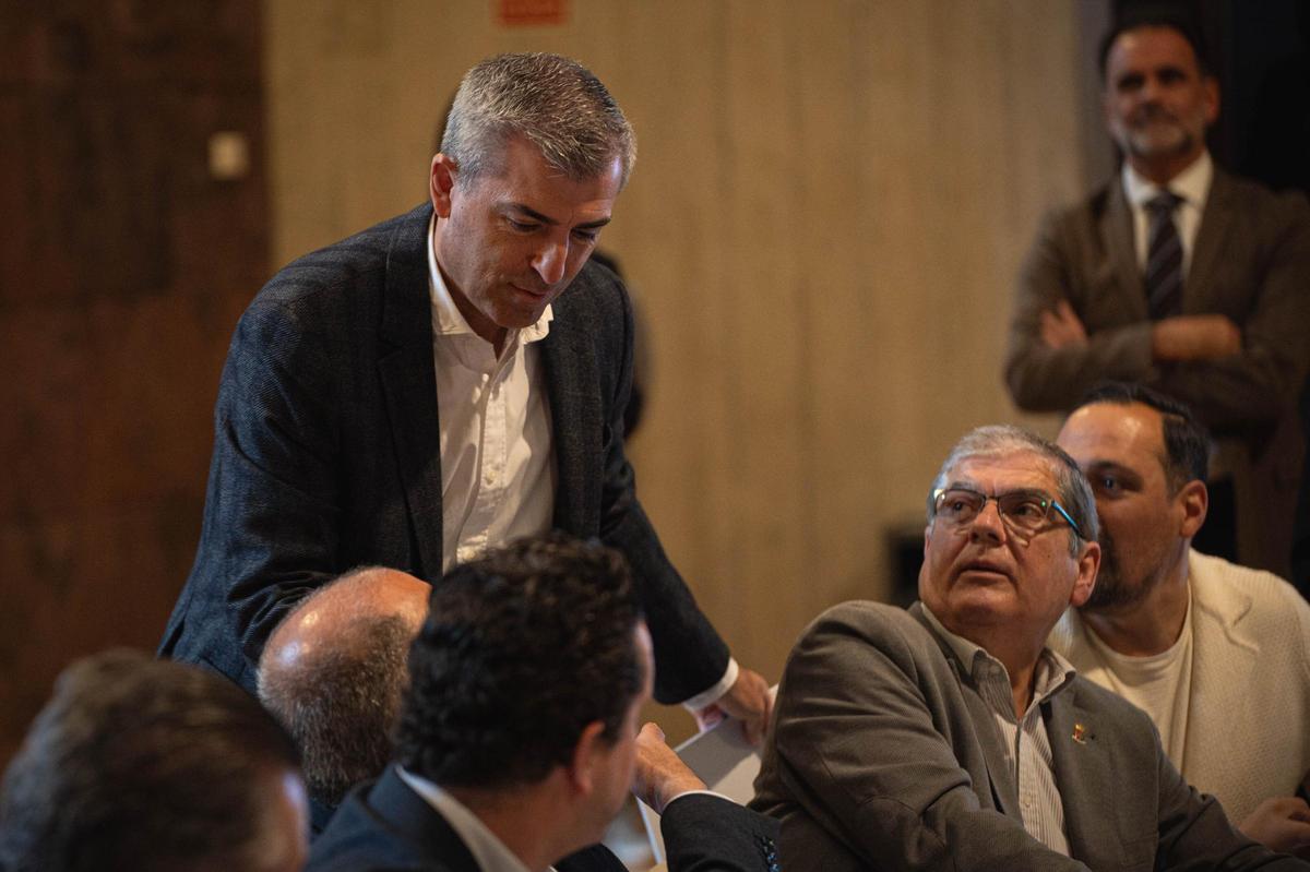 Reunión de Fernando Clavijo con la Fecai y Fecam para el Decreto Canarias