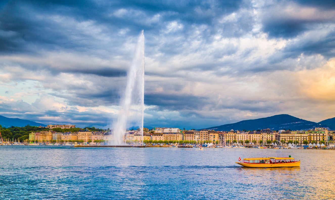 La ciudad de Ginebra con su Jet d'Eau, en Suiza