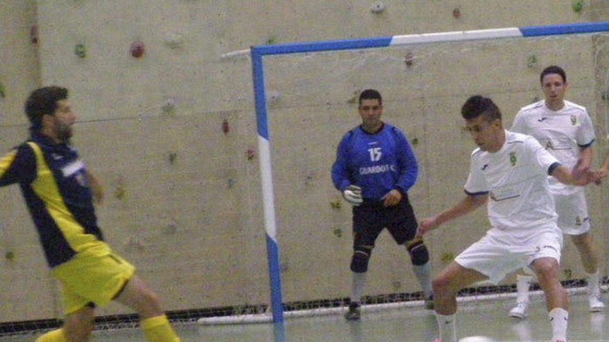 Un jugador del Guardo FS en posesión del balón.