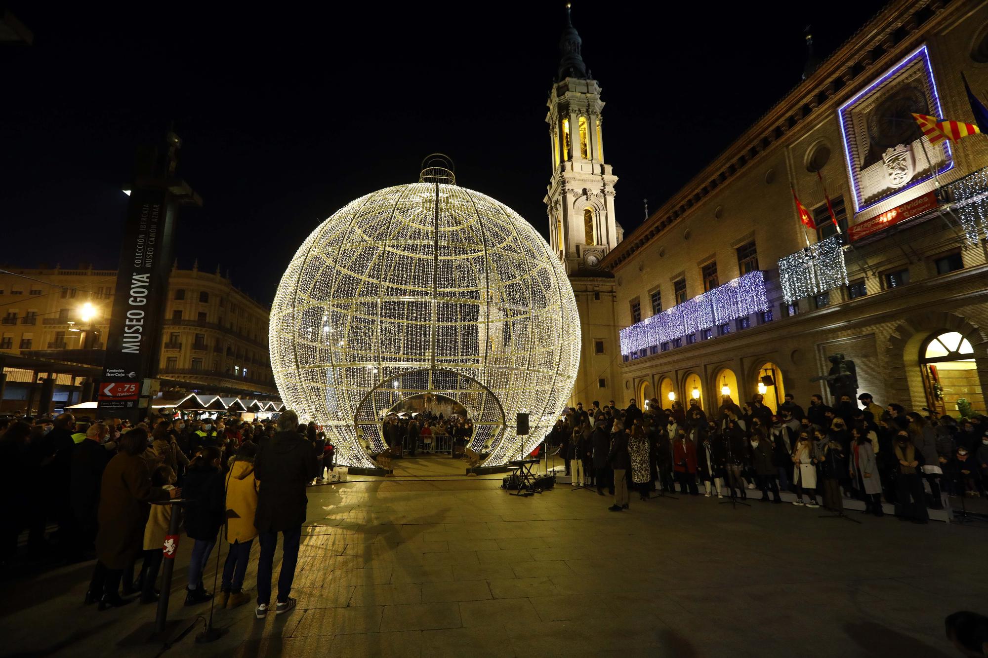 Zaragoza enciende la Navidad