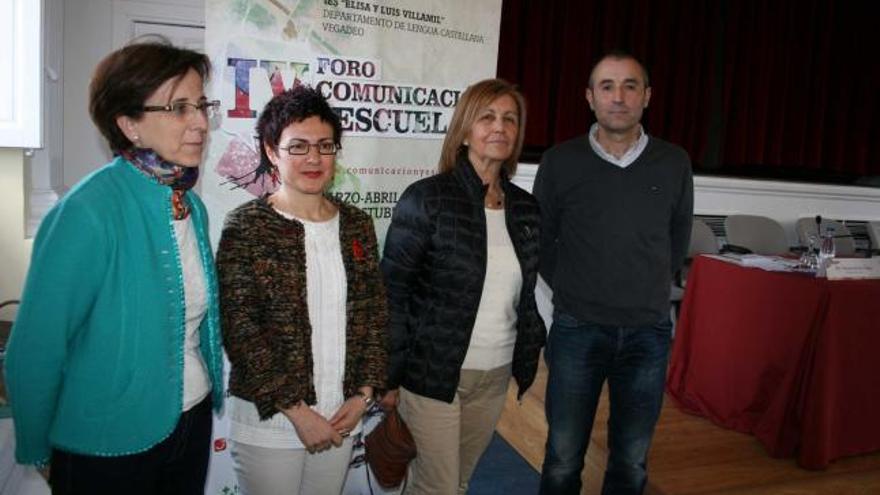Ana Villameriel, Manuela Busto, María Luisa Prada y Luis Felipe Fernández, ayer en Castropol. | tania cascudo