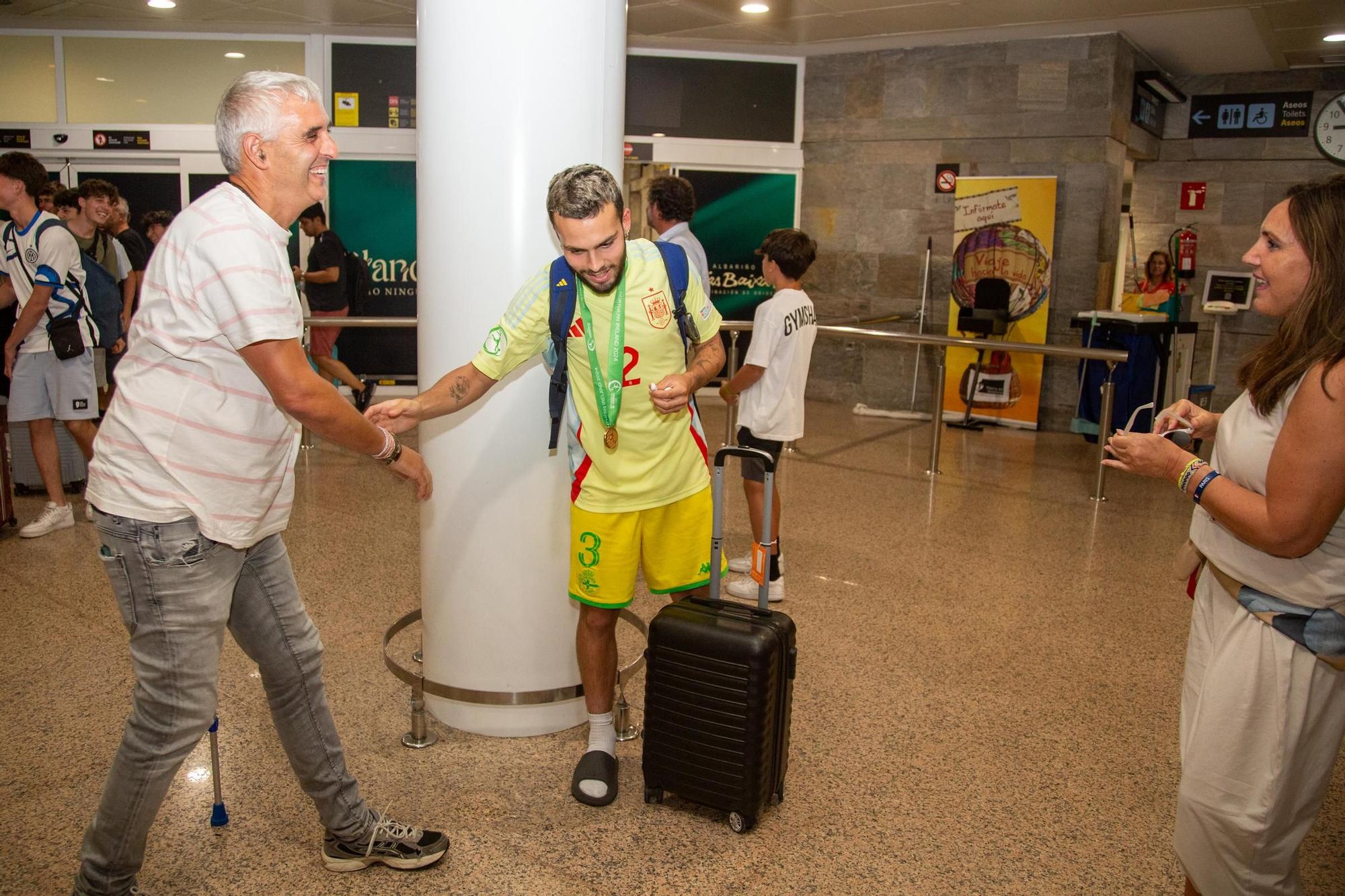 Llegada de David Mella a A Coruña tras proclamarse campeón de Europa sub 19