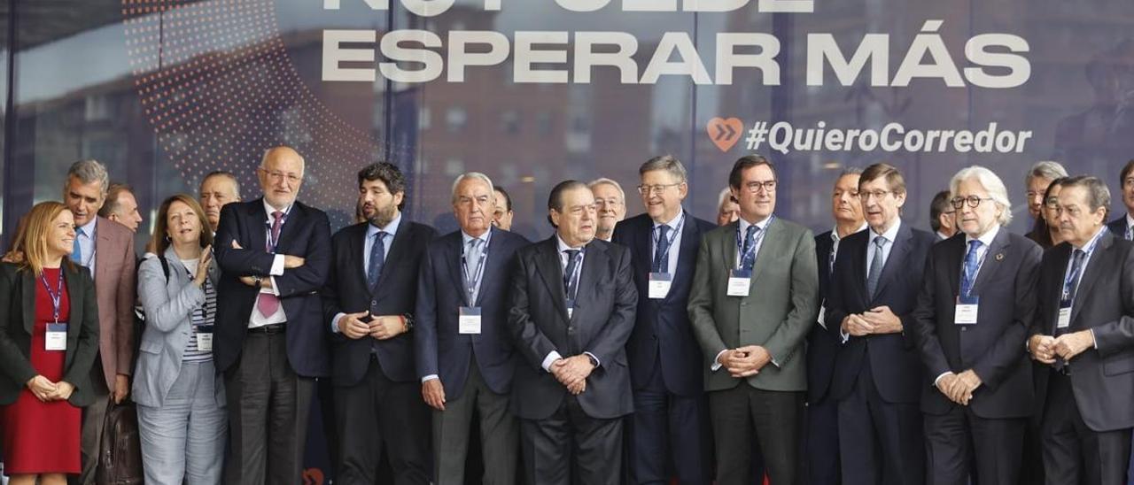 Puig y Miras con Juan Roig, Federico Félix, Vicente Boluda, Antonio Garamendi, José Ignacio Goirigolzarri y Sánchez Llibre, entre otros empresarios.