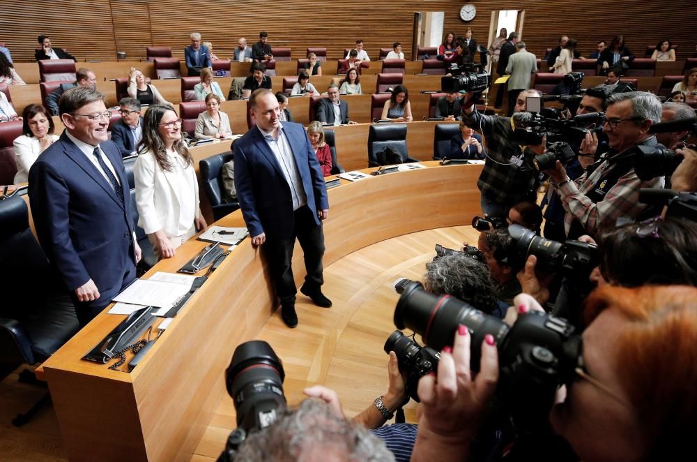 El president de la Generalitat en funciones, Ximo Puig, la vicepresidenta en funciones, Mónica Oltra, y el lider de Unides Podem-EU, Rubén Martínez Dalmau, al inicio del debate de investidura en Las Cortes Valencianas