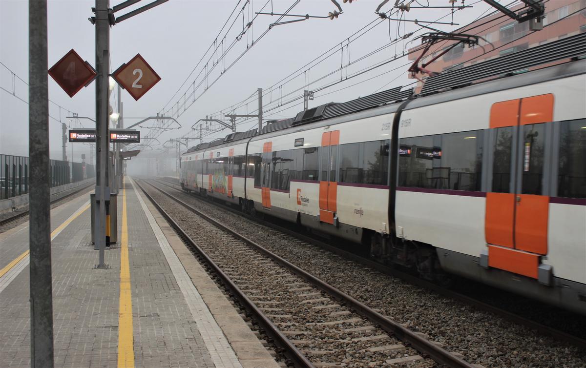 Un tren de Rodalies estacionado.