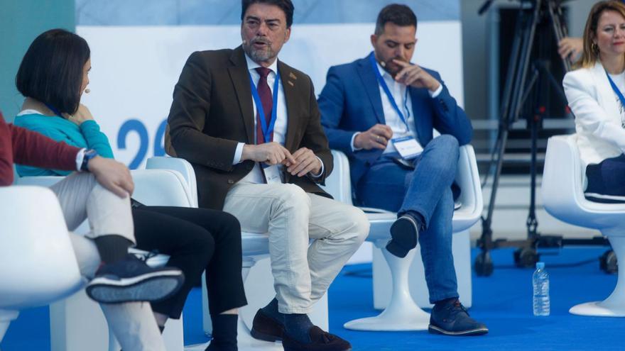 Luis Barcala, durante su intervención en la mesa de alcaldes y candidatos municipales. | EDUARDO RIPOLL