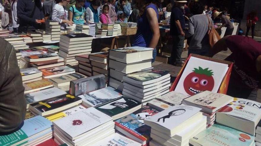 Palma se viste de libros por Sant Jordi