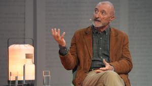 Pérez-Reverte, durante el coloquio que mantuvo en la Feria de Fráncfort. 