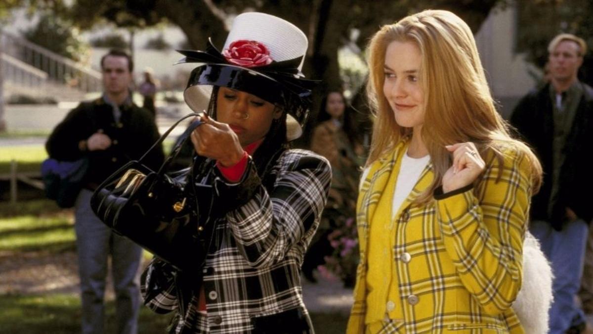 Stacey Dash (izda.) y Alicia Silverstone, con su célebre traje amarillo en 'Clueless' (1995).