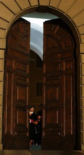 A Swiss Guard closes the gate of the Pope Benedict XVI summer residence at 2000 local time in Castel Gandolfo