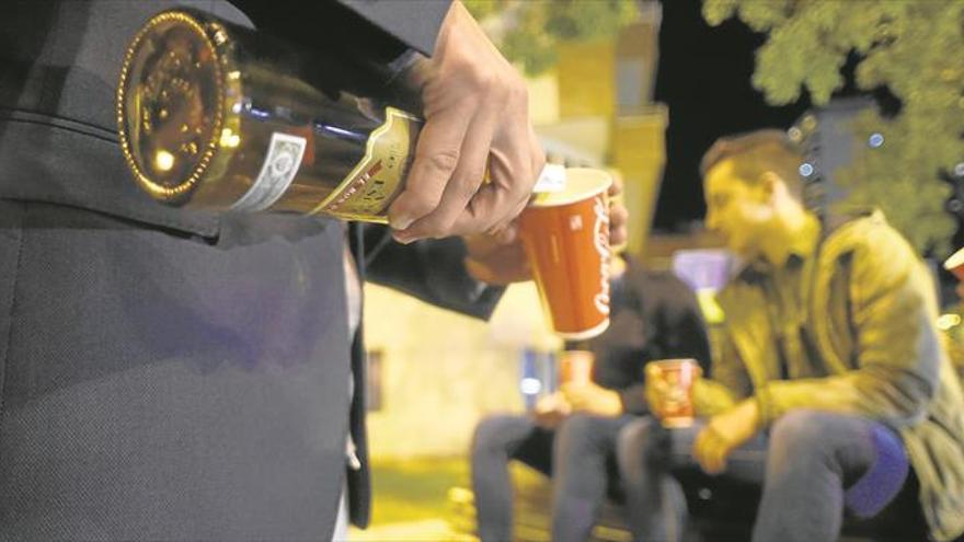 Familias y expertos rechazan multas a padres cuyos hijos beban alcohol