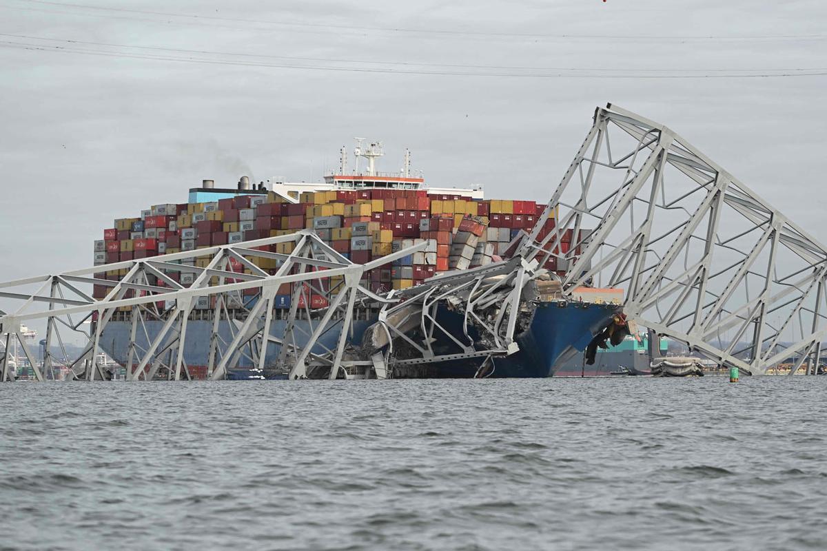 Un barco carguero  impacta contra el puente Francis Scott Key en Baltimore