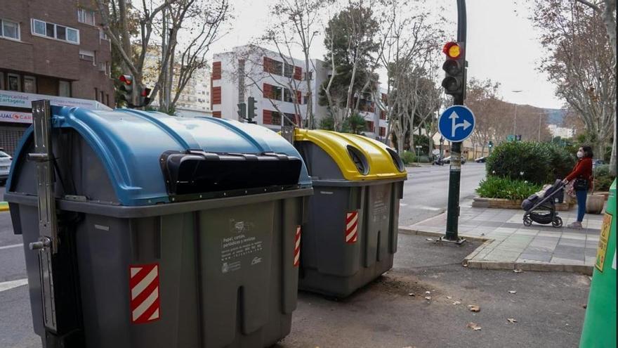 Los actos vandálicos obligan al Ayuntamiento de Cartagena a reponer 170 contenedores de basura en lo que va de año