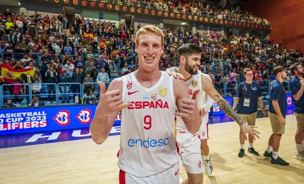 Alberto Díaz celebra la victoria de España ante Países Bajos y el pase al Mundial del próximo verano