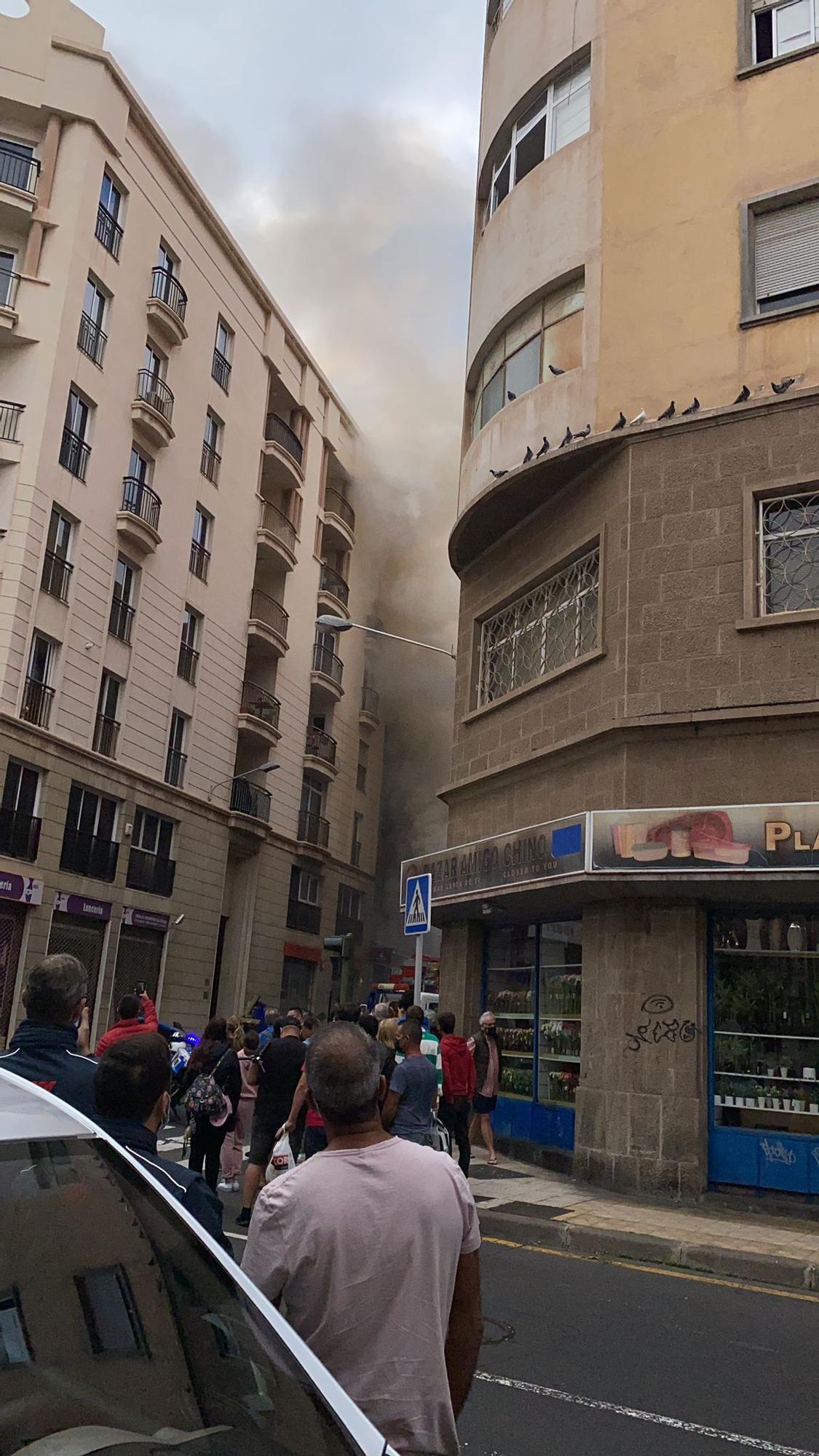 Un incendio en una vivienda de Santa Cruz crea alarma entre los vecinos