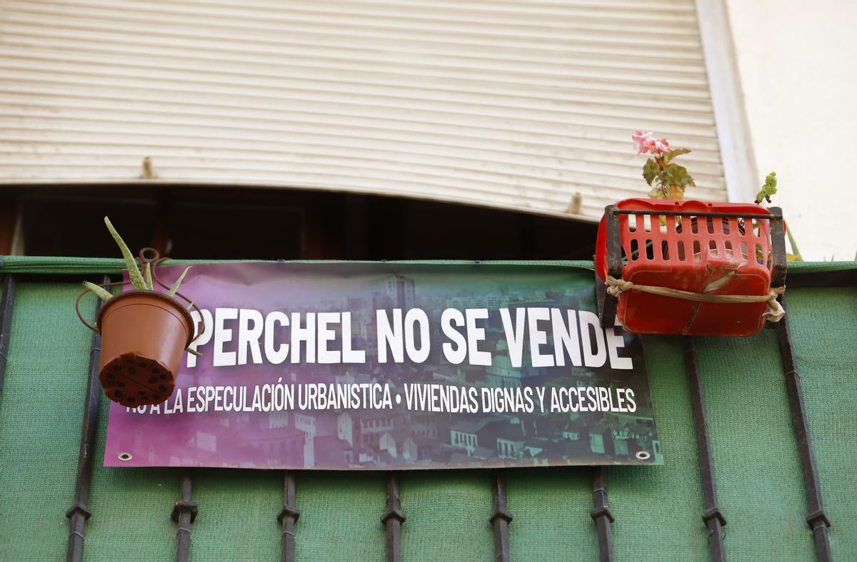 Los vecinos de El Perchel amenazados con el desalojo no se rinden