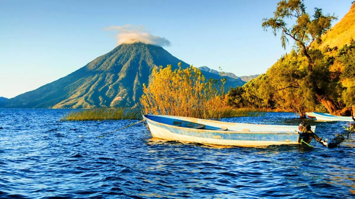 Visita el lago más profundo de Centroamérica en la próxima Expedición VIAJAR a Guatemala