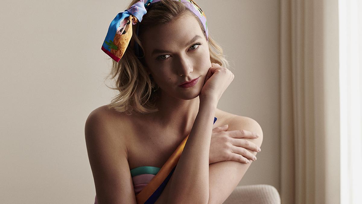 Karlie Kloss, con bandana de la colección de Alex Israel para Louis Vuitton