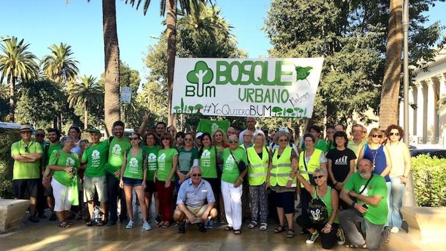 Concentración de la plataforma Bosque Urbano frente al Ayuntamiento