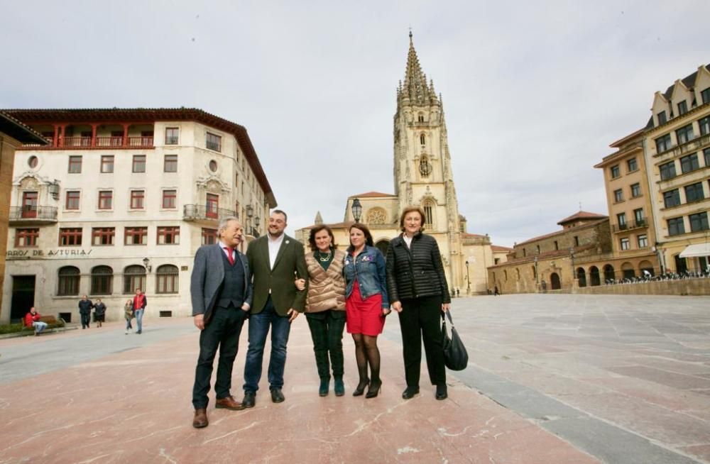 Mitin del PSOE y paseo de Carmen Calvo por Oviedo