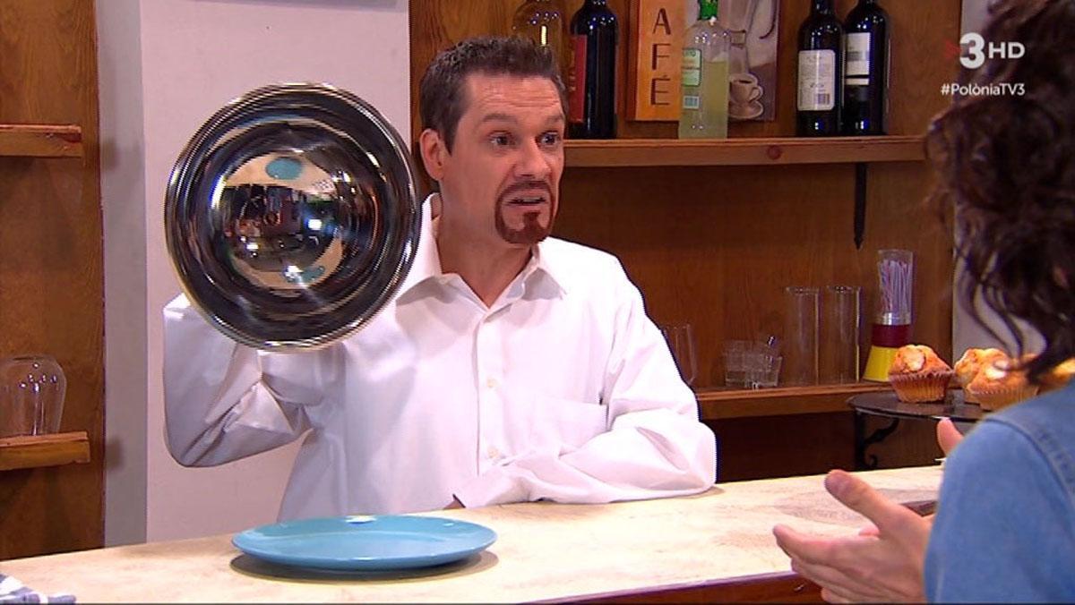 El cambrer i el plat sense croissant (’Polònia’, TV-3).