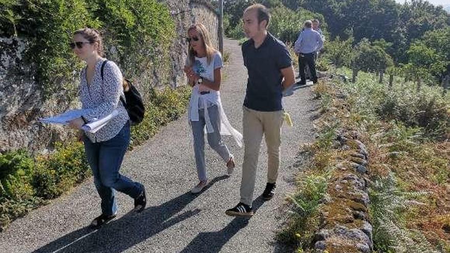 Equipo técnico y empresa en el acta de replanteo del Camiño. // S.Á.