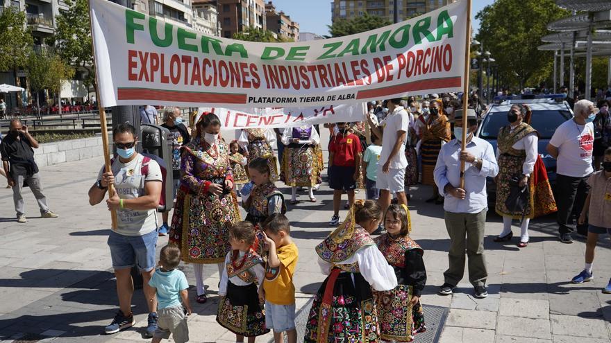 GALERÍA | Las mejores imágenes de la movilización de Carbajales contra la macrogranja porcina