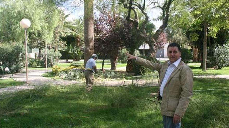 El concejal Ricardo Monzó en el jardín de La Ribera