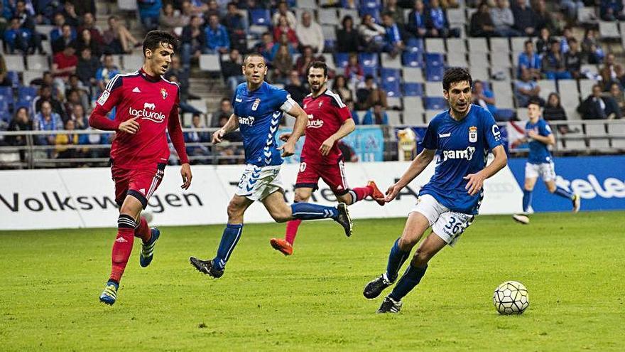 Héctor Nespral, en un partido durante su etapa en el Oviedo.