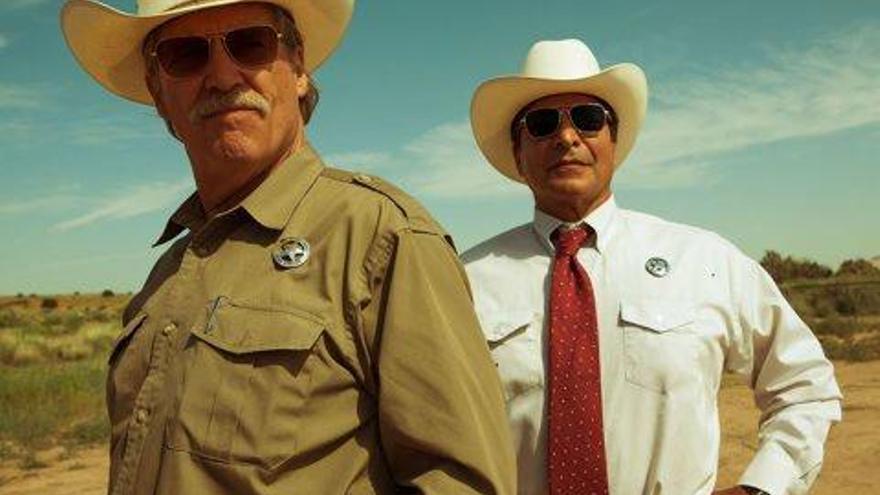 Jeff Bridges i Gil Birmingham són el xèrif i el seu company hispà