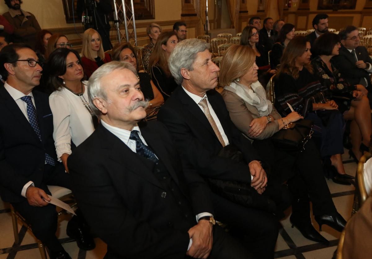 Córdoba rinde homenaje a Elio  Berhanyer con una gala en el Círculo de la Amistad